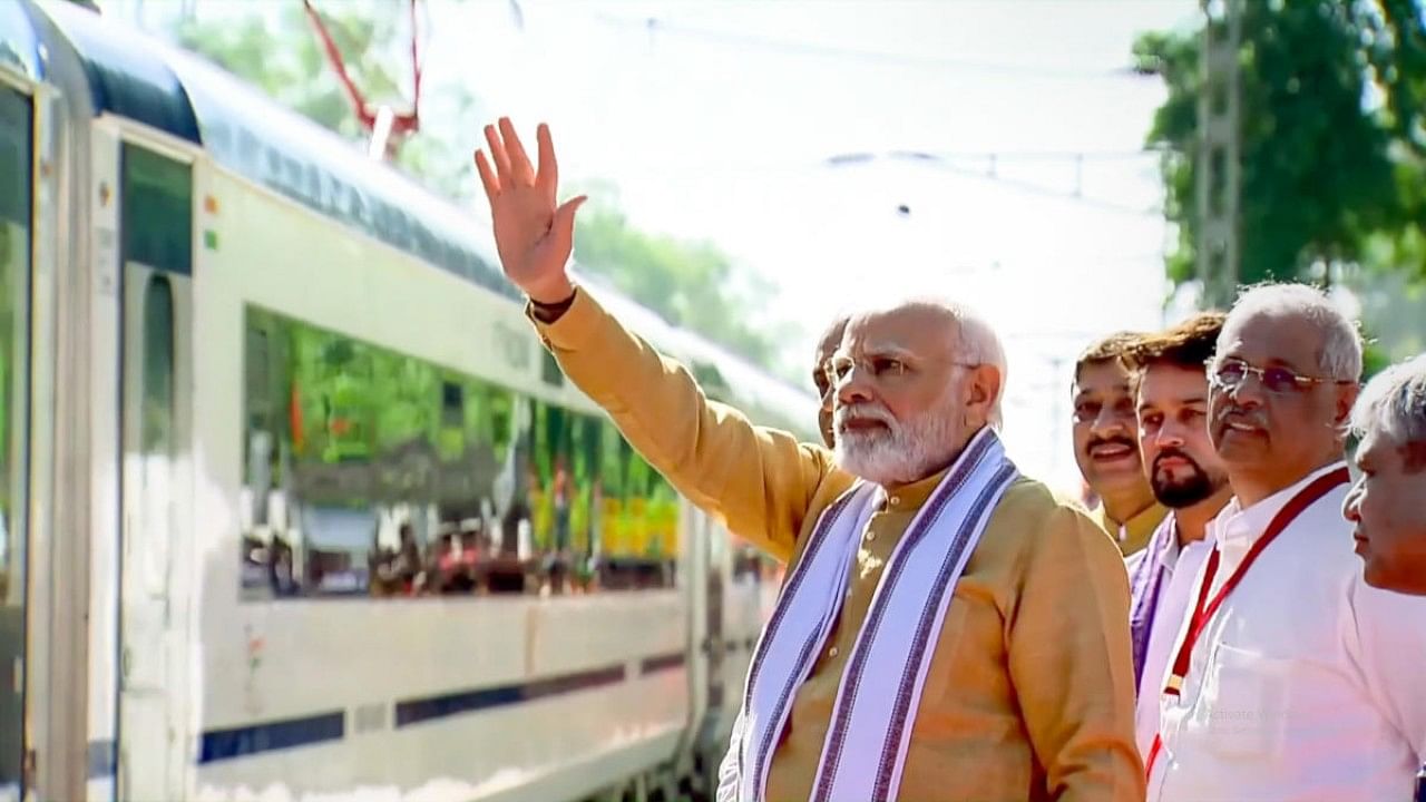 PM Modi flags off Vande Bharat Express in Una. Credit: PTI Photo