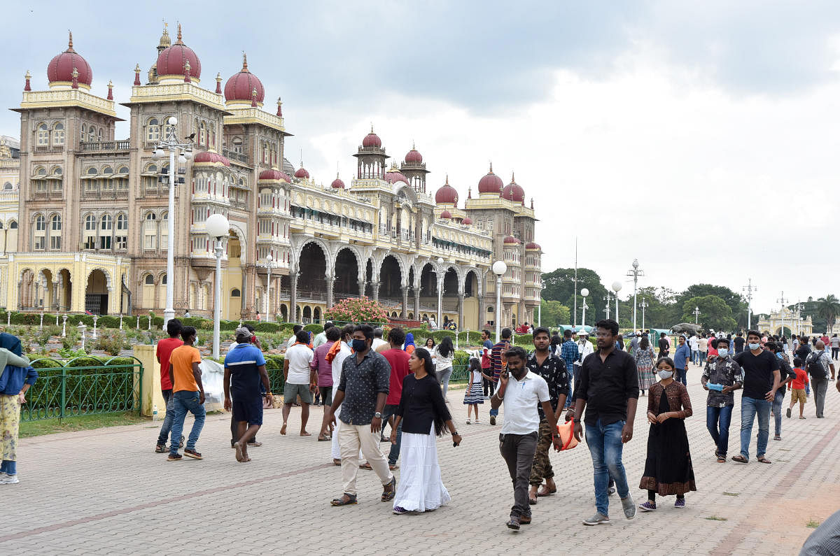 Thousands of people visit the Mysuru Palace during Dasara. Credit: DH File Photo