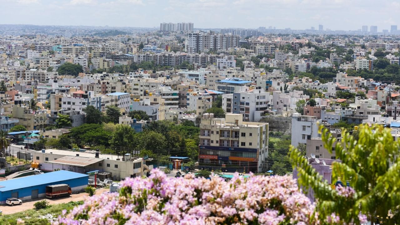 Study says industrial policy statements consistently laid emphasis on Bengaluru, possibly making industries apprehensive of moving to smaller cities. Credit: DH Photo