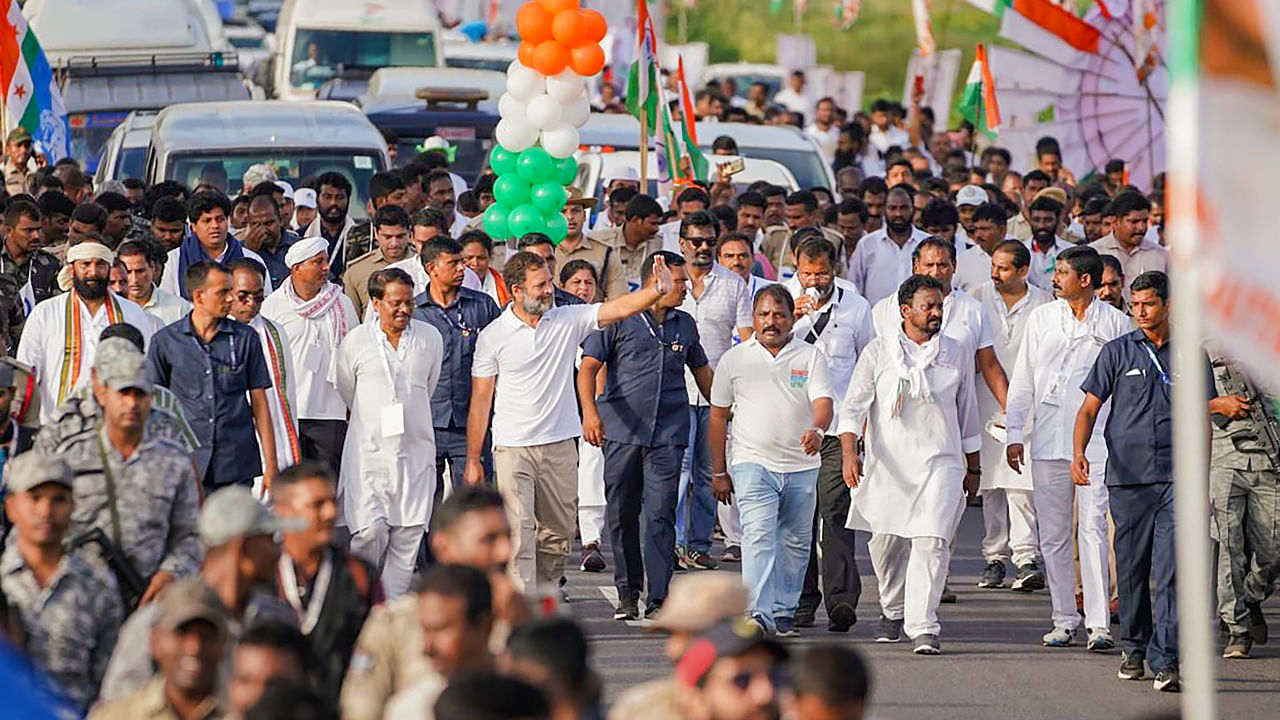 Rahul Gandhi, who is spearheading the Kanyakumari to Kashmir march, will visit with the leaders of the coalition. Credit: PTI Photo
