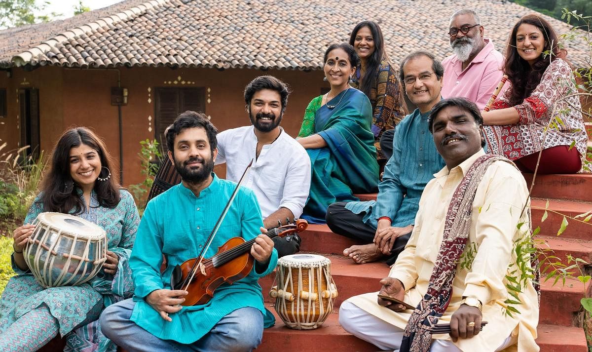 The cast of ‘Weaving Voices’ along with its director Roysten Abel (pink shirt). Pic Credit: Akhila Venkataramani