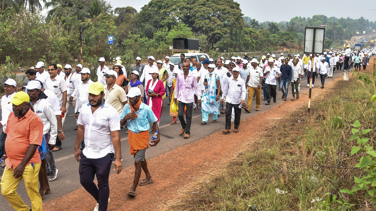 Thousands of protesters had marched towards the Surathkal toll gate on Tuesday. Credit: DH File Photo