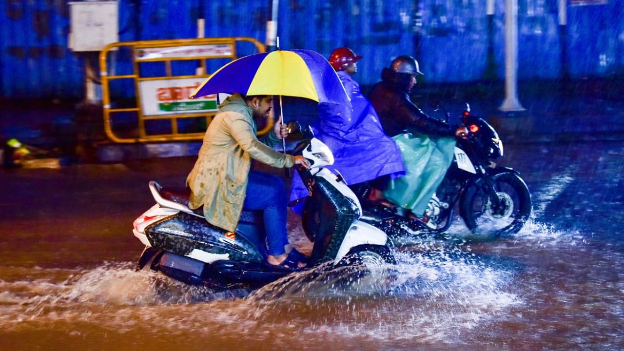 Incessant rain led to waterlogging in several areas on Wednesday. Credit: DH Photo