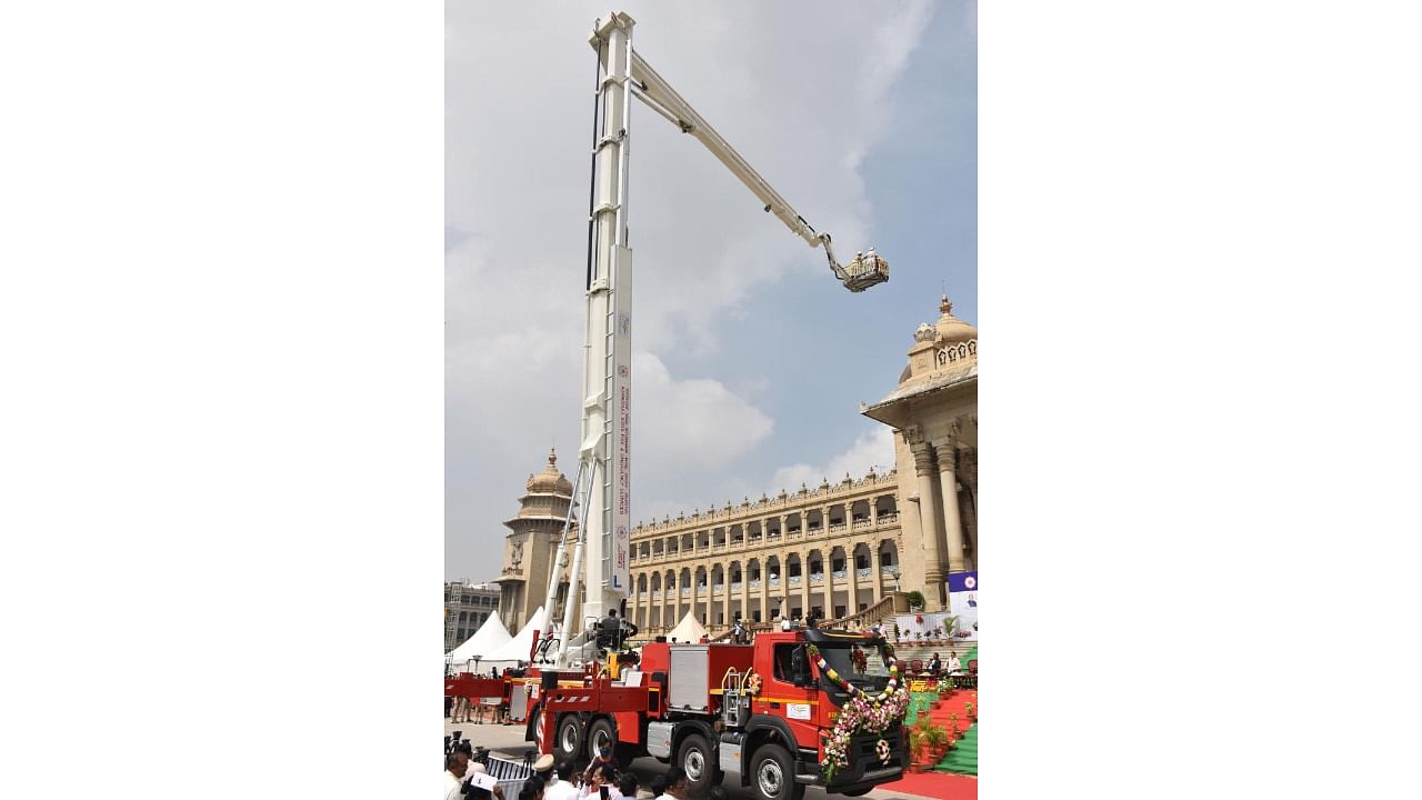 The 90-metre aerial ladder platform. Credit: DH Photo