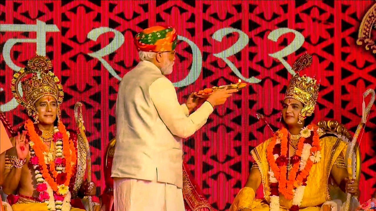 Around 6.30 pm, the prime minister will witness an 'aarti' on the banks of the Saryu. Credit: PTI Photo
