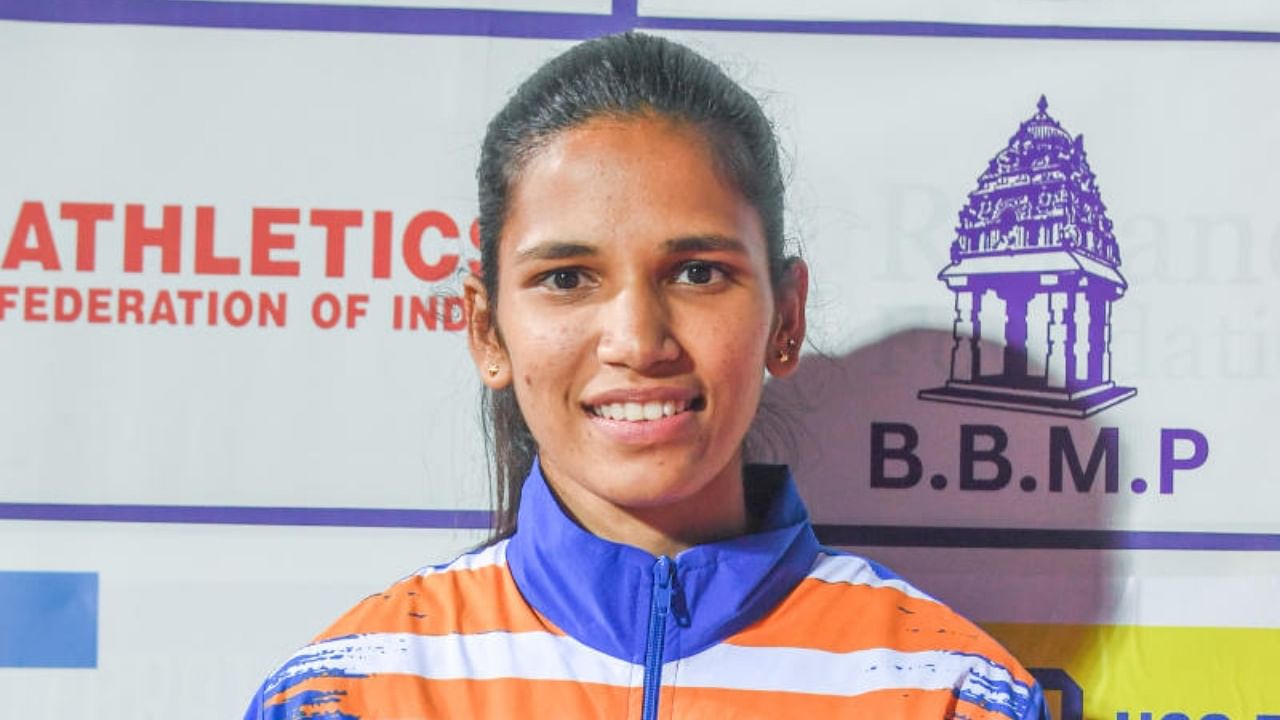 Jyothi Yarraji of Railways won the best athlete award at the 61st National Open Athletics Championships at the Sree Kanteerava Stadium in Bengaluru on Wednesday. Credit: DH Photo