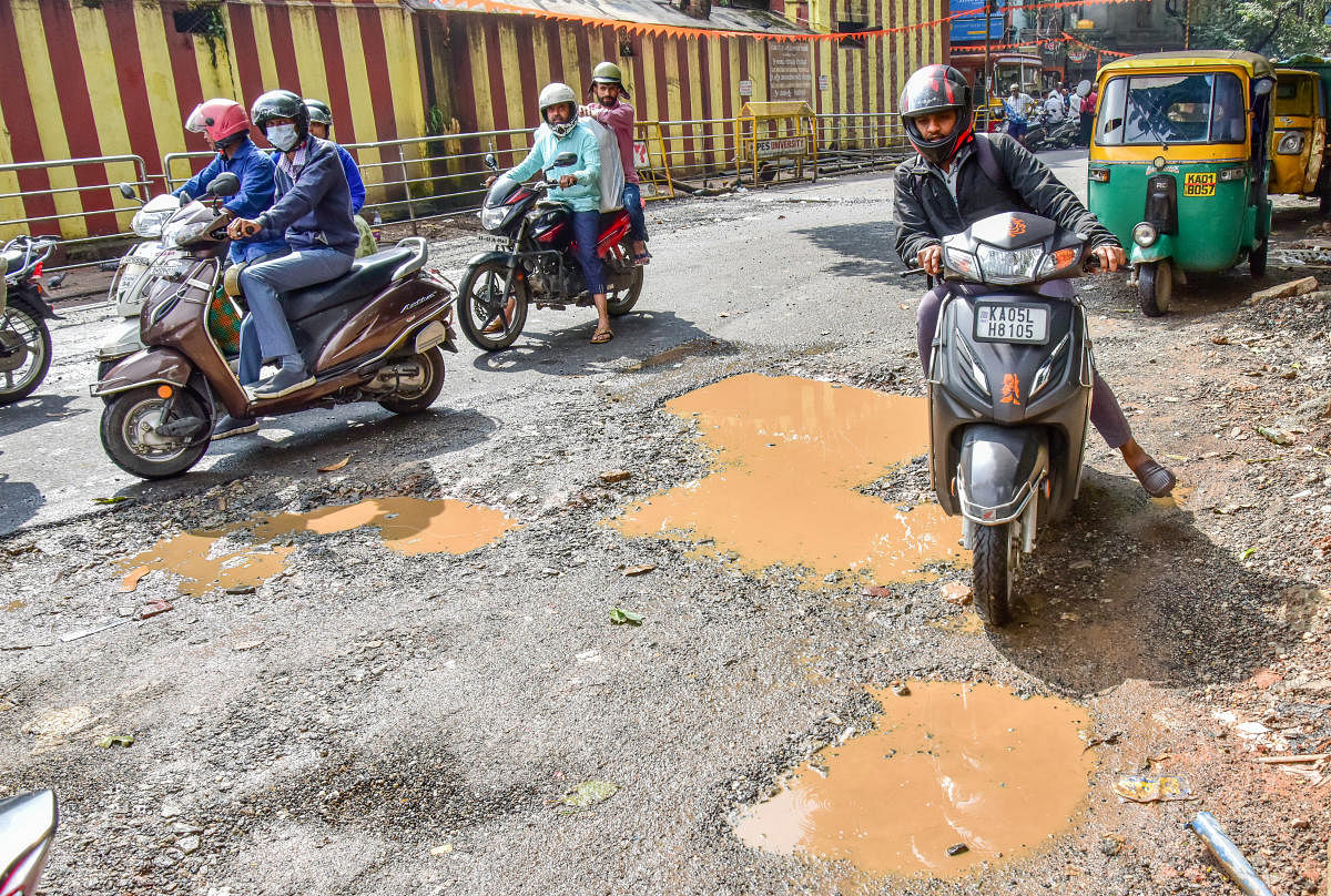 Officials also said that many pothole-related deaths may have gone unidentified. Credit: DH File Photo