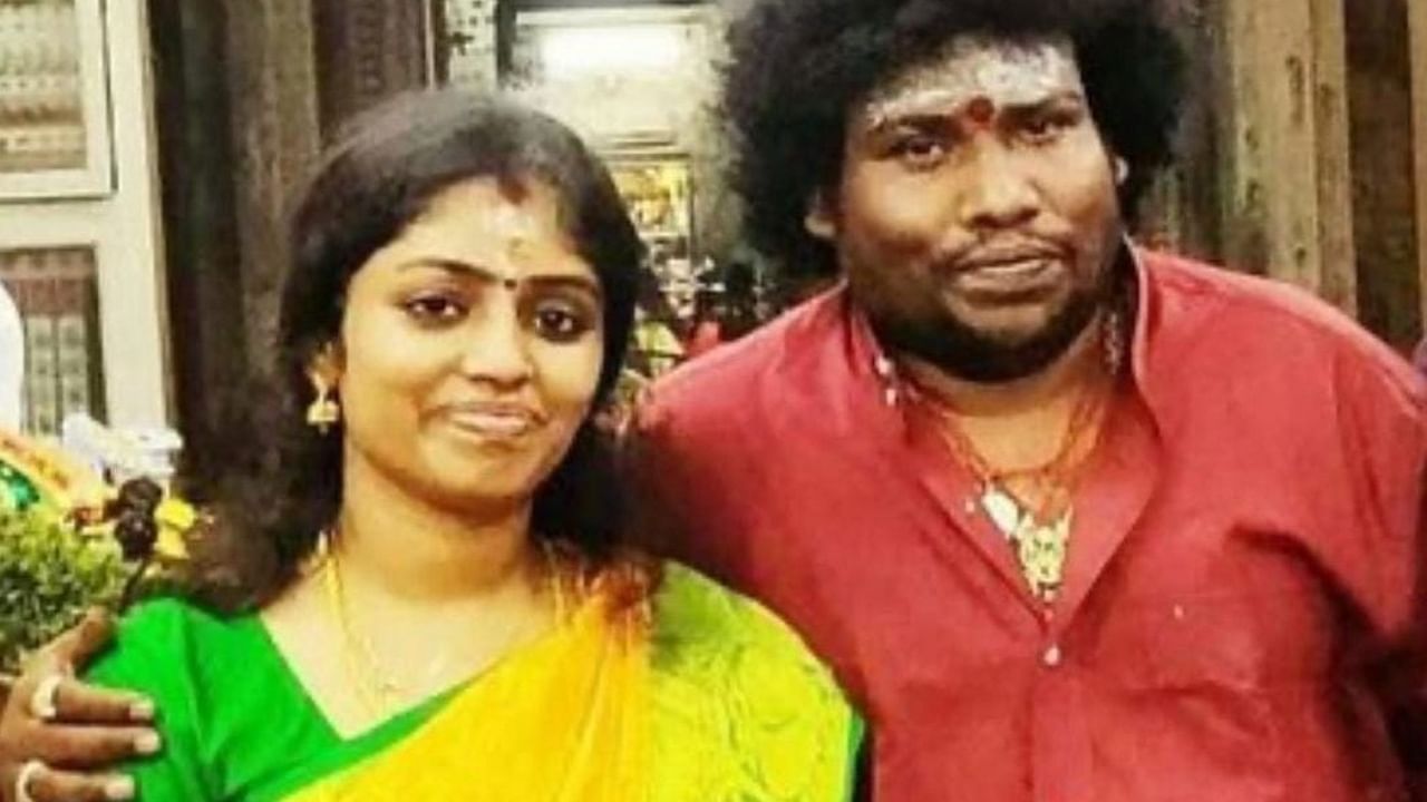 Kollywood actor Yogi Babu with wife Manju Bhargavi. Credit: Special Arrangement