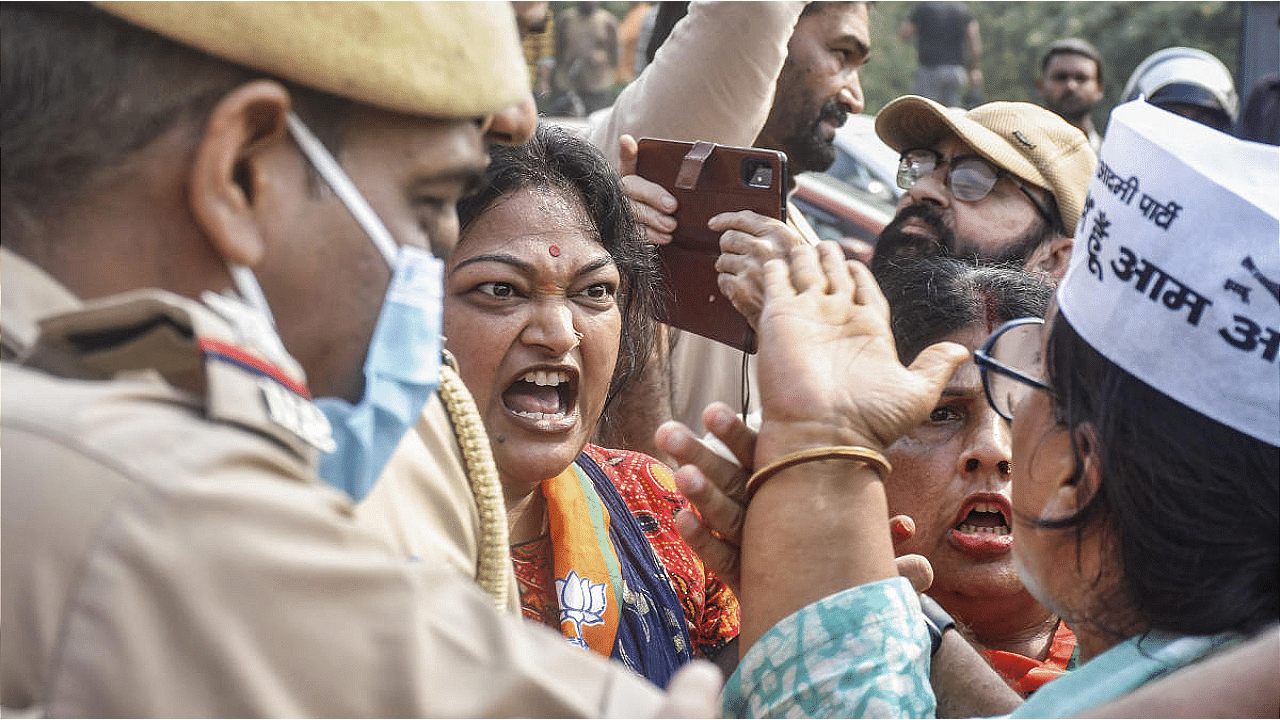 BJP and AAP workers clash in Ghazipur as Kejriwal visits landfill site. Credit: PTI Photo