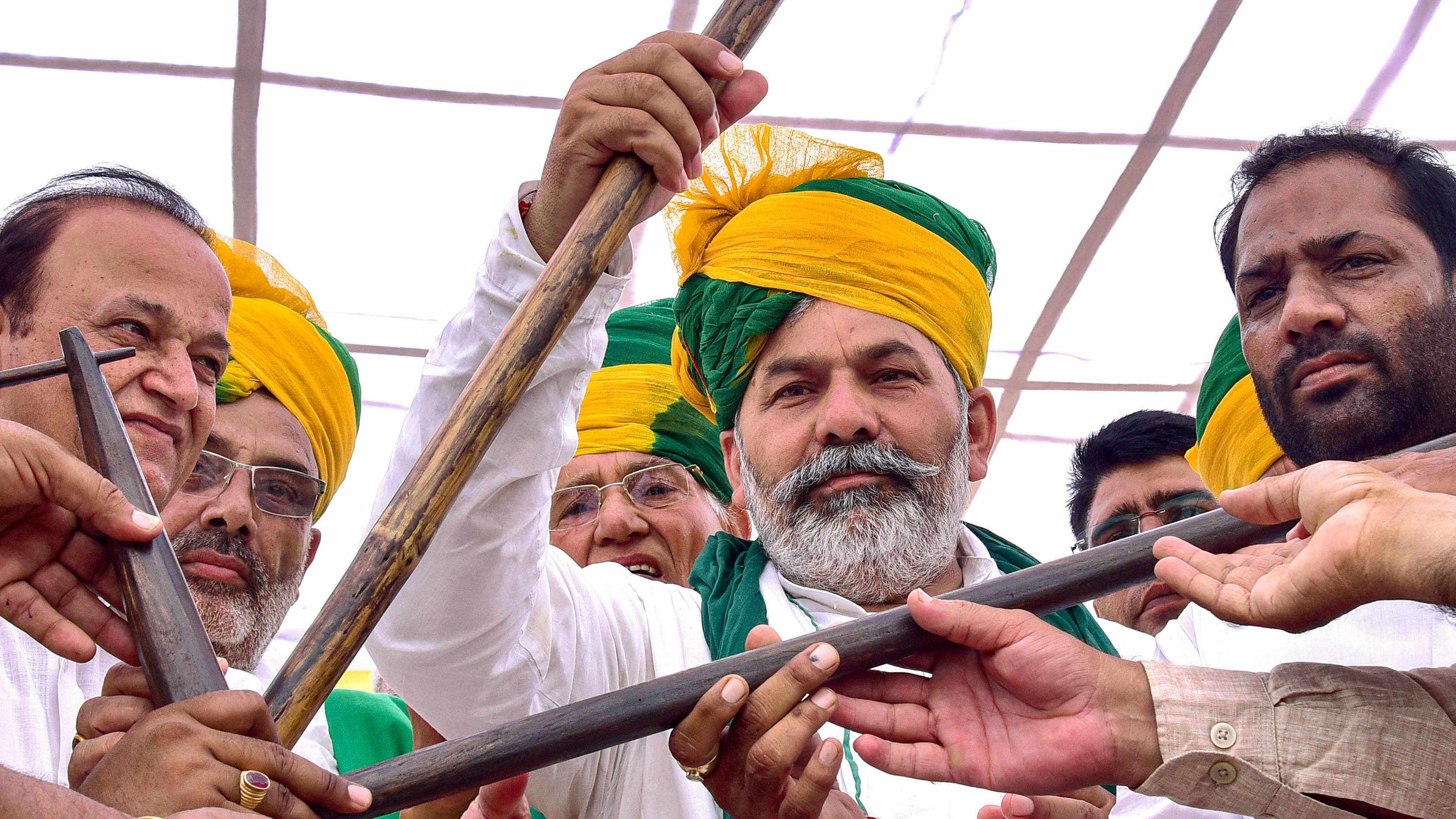 BKU national spokesperson Rakesh Tikait has asked its members to keep their identity separate from other farmers' outfits by following a dress code. Credit: PTI Photo