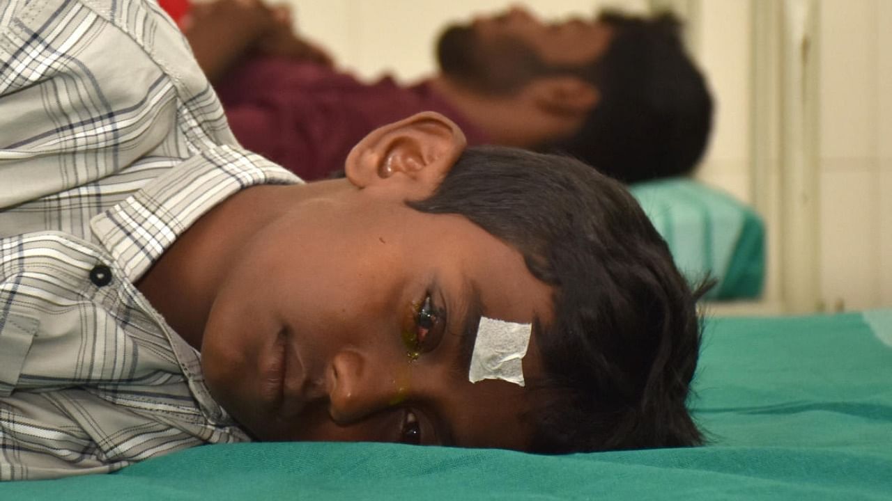 A child receives treatment for firecracker-related eye injuries at government-run Minto Ophthalmic Hospital. Credit: DH Photo/B K JANARDHAN