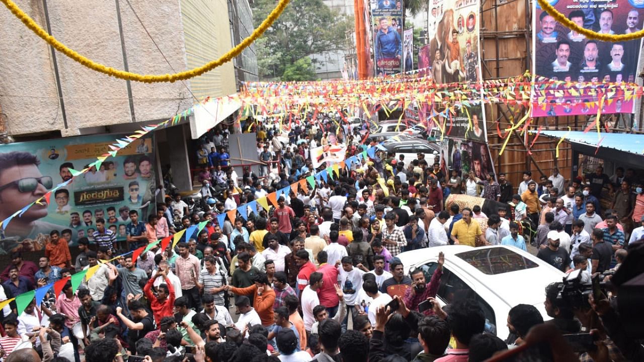 A large number of audience throng Narthaki theatre in Bengaluru. Credit: DH Photo