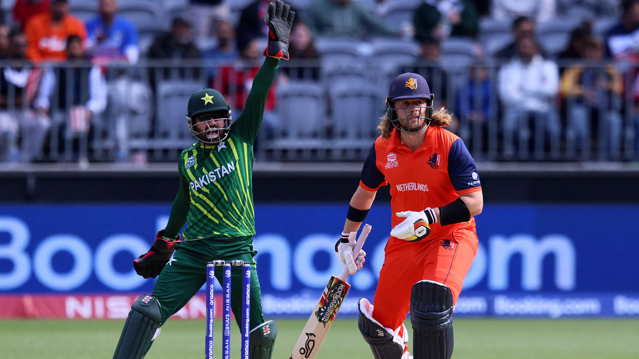 Pakistan's wicketkeeper Muhammad Rizwan (L) shouts a leg-before-wicket appeal against Netherlands' Max O'Dowd during the ICC men's Twenty20 World Cup 2022 cricket match between Pakistan and Netherlands at the Perth Stadium. Credit: AFP Photo