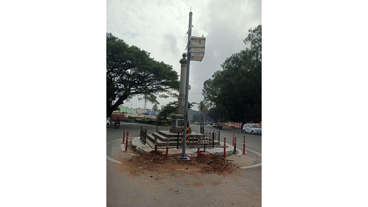 The CCTV pole next to the Mysore Lancers Memorial. Credit: DH photo