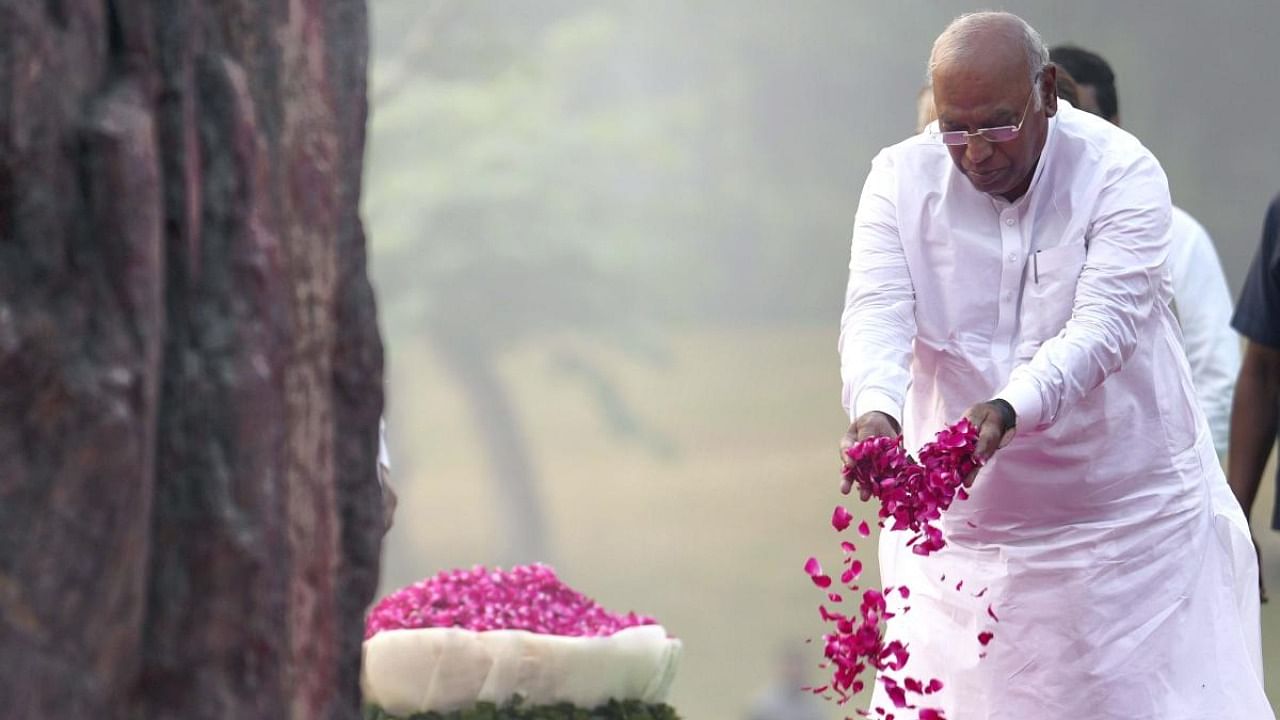Congress President Mallikarjun Kharge pays floral tributes on the 38th anniversary of the martyrdom of former prime minister Indira Gandhi at Shakti Sthal. Credit: PTI Photo