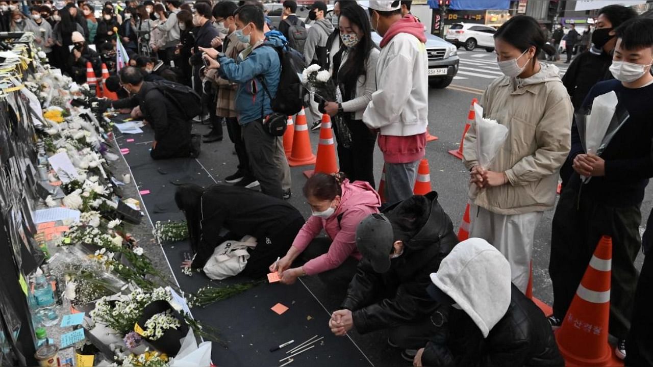 Mourners pay tributes at a makeshift memorial for the victims of the deadly Halloween crowd surge in Seoul. Credit: AFP Photo