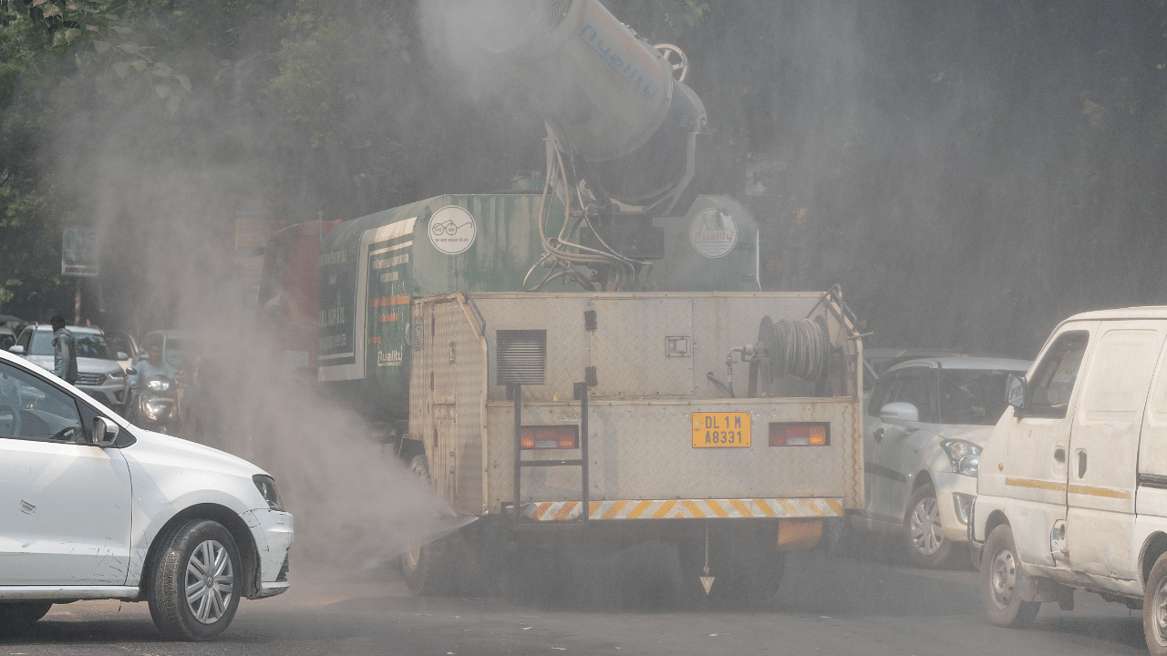The CSE report indicated all combustion sources, including vehicles, peripheral industries, the energy sector, waste burning and residential cooking, have a higher share than the dust sources. Credit: PTI Photo