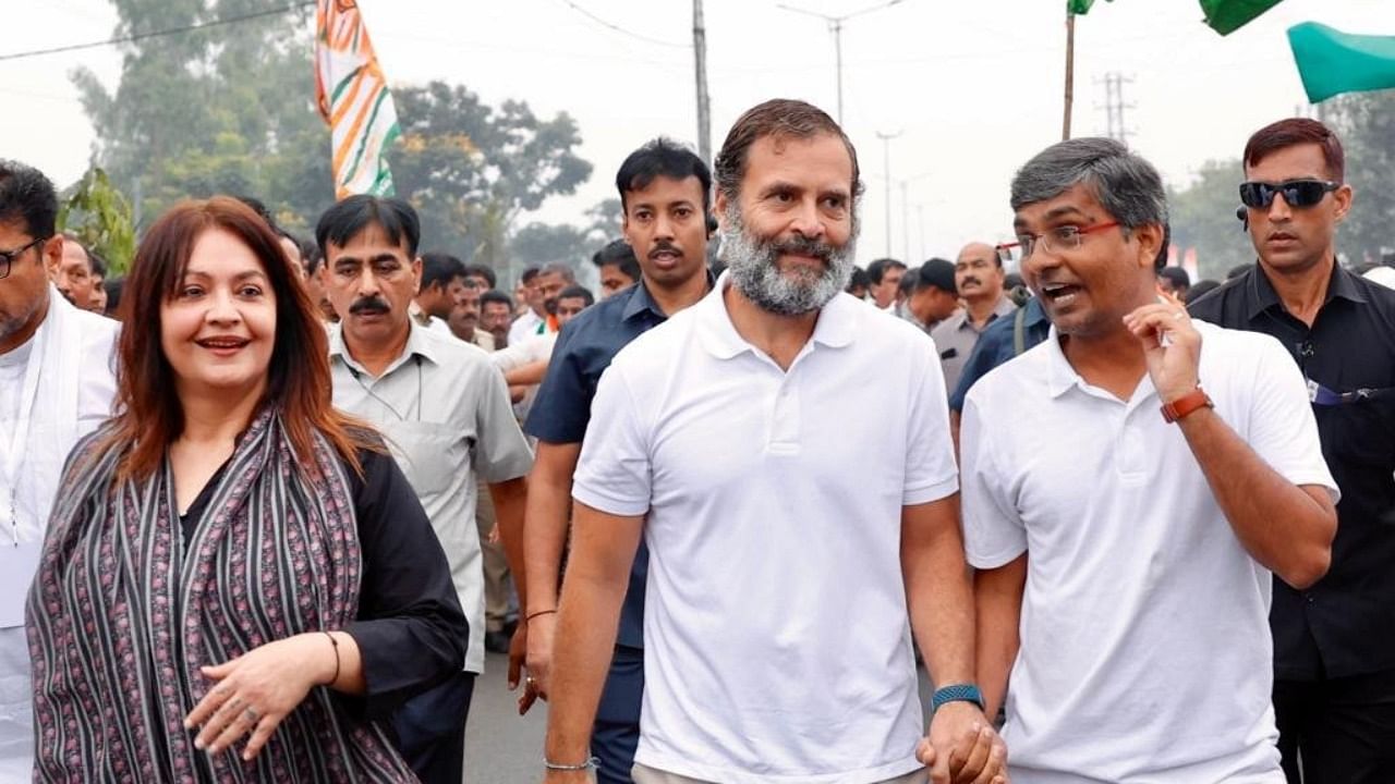 Actor-filmmaker Pooja Bhatt joined the Bharat Jodo Yatra here on Wednesday and walked with Rahul Gandhi. Credit: Twitter/@AICC