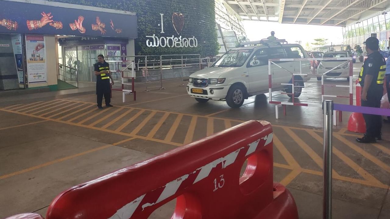 A vehicle after dropping passengers at drop zone 1 proceeds towards the exit via the ramp as part of the uni-directional traffic flow introduced on the ground floor at Mangaluru International Airport. Credit: DH Pool Photo