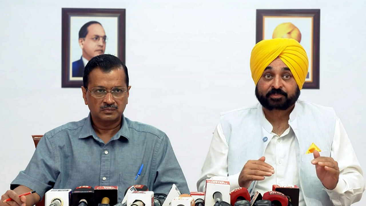 <div class="paragraphs"><p>Delhi CM Arvind Kejriwal and Punjab CM Bhagwat Mann took the responsibility of the stubble burning in Punjab. </p></div>