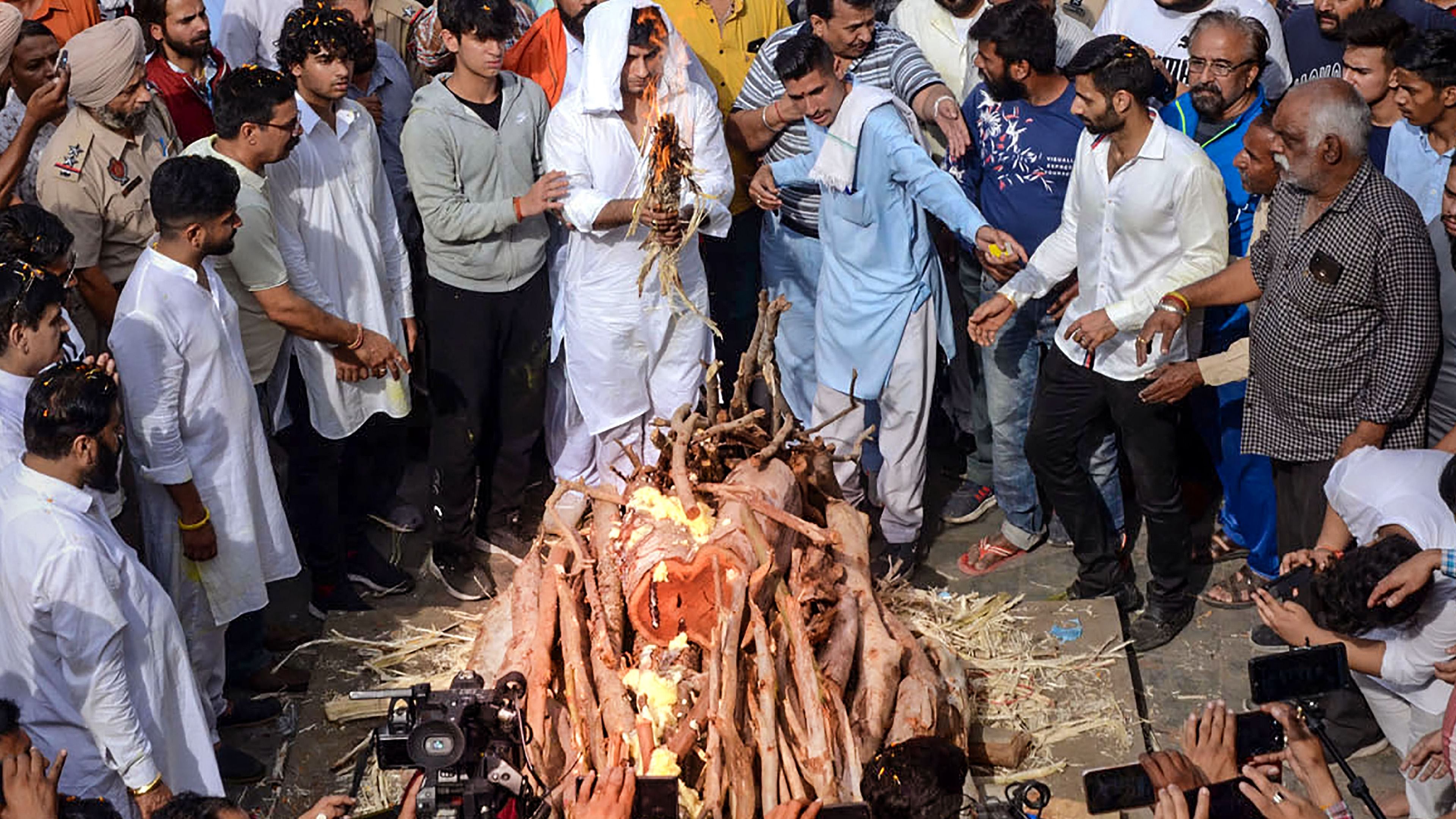 Relatives and family members of Shiv Sena (Taksali) leader Sudhir Suri, who was shot dead, perform his cremation in Amritsar. Credit: PTI Photo