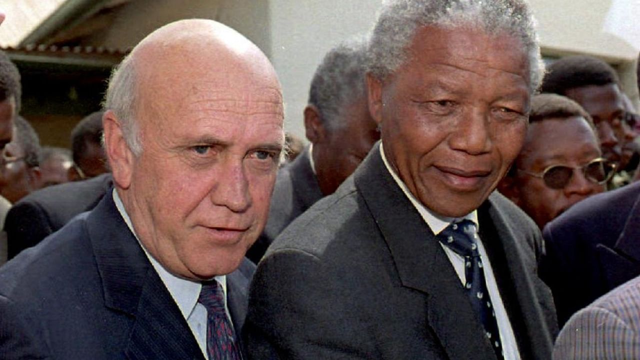 Nelson Mandela (R) and South African President Frederik W. De Klerk (L) . Credit: AFP Photo