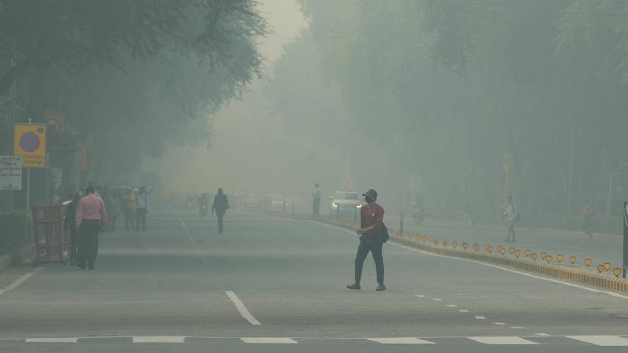 The 24-hour average AQI stood at 346 on Friday, the CPCB said. Credit: PTI Photo