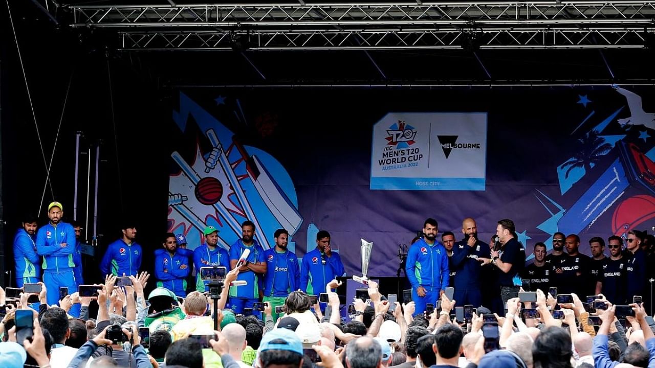 Pakistan (left) and England players attend a Meet the Fans event at the Melbourne Cricket Ground on Saturday, ahead of their T20 World Cup final. Credit: AFP Photo