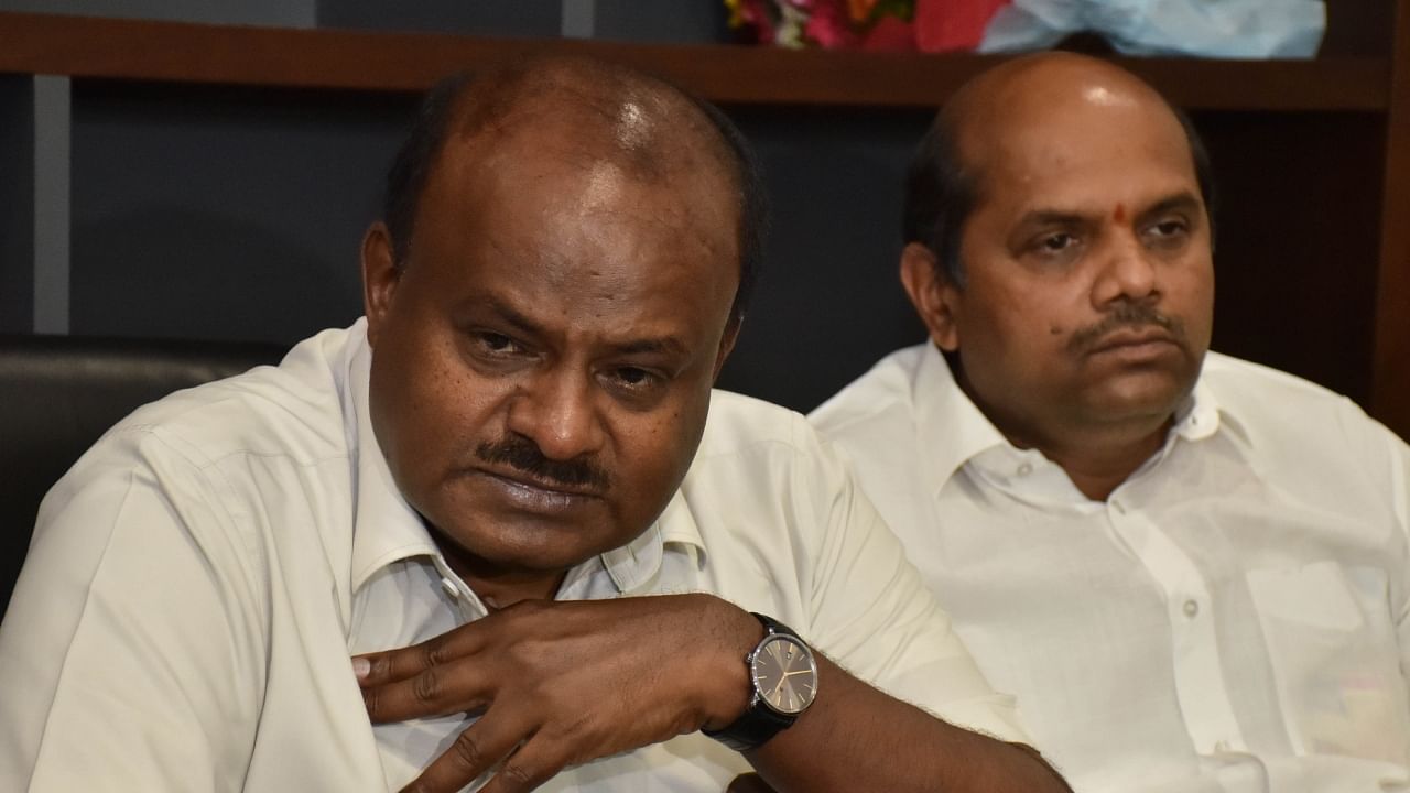 Former Chief Minister H D Kumaraswamy and former minister Bandeppa Kashempur during the JD(S) meeting on upcoming BBMP election at the JD(S) office in Bengaluru on Thursday. Credit: DH Photo/BK Janardhan