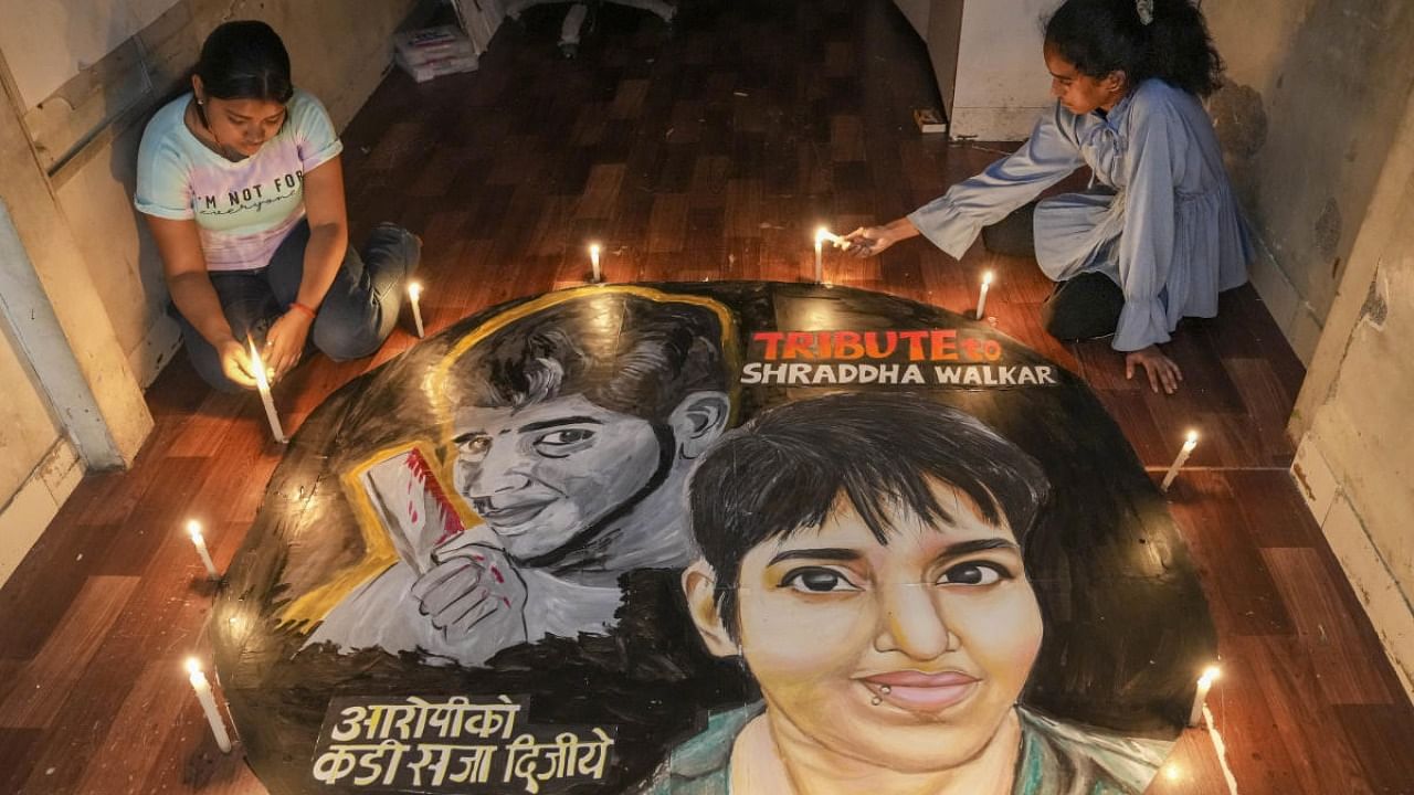 Students from the Gurukul Art School pay tribute to Shraddha Walker, who was murdered by her boyfriend Aftab Ameen Poonawala in Delhi, in Mumbai, Tuesday, Nov. 15, 2022. Credit: PTI Photo