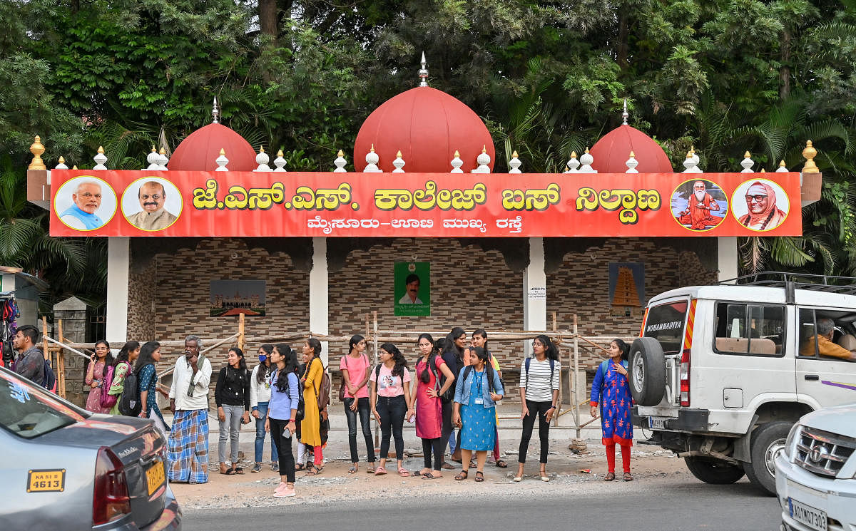 The bus stop on Nanjangud Road in Mysuru, whose domes are at the centre of a controversy. One of the domes were painted red and a board was affixed on Wednesday. Credit: DH Photo