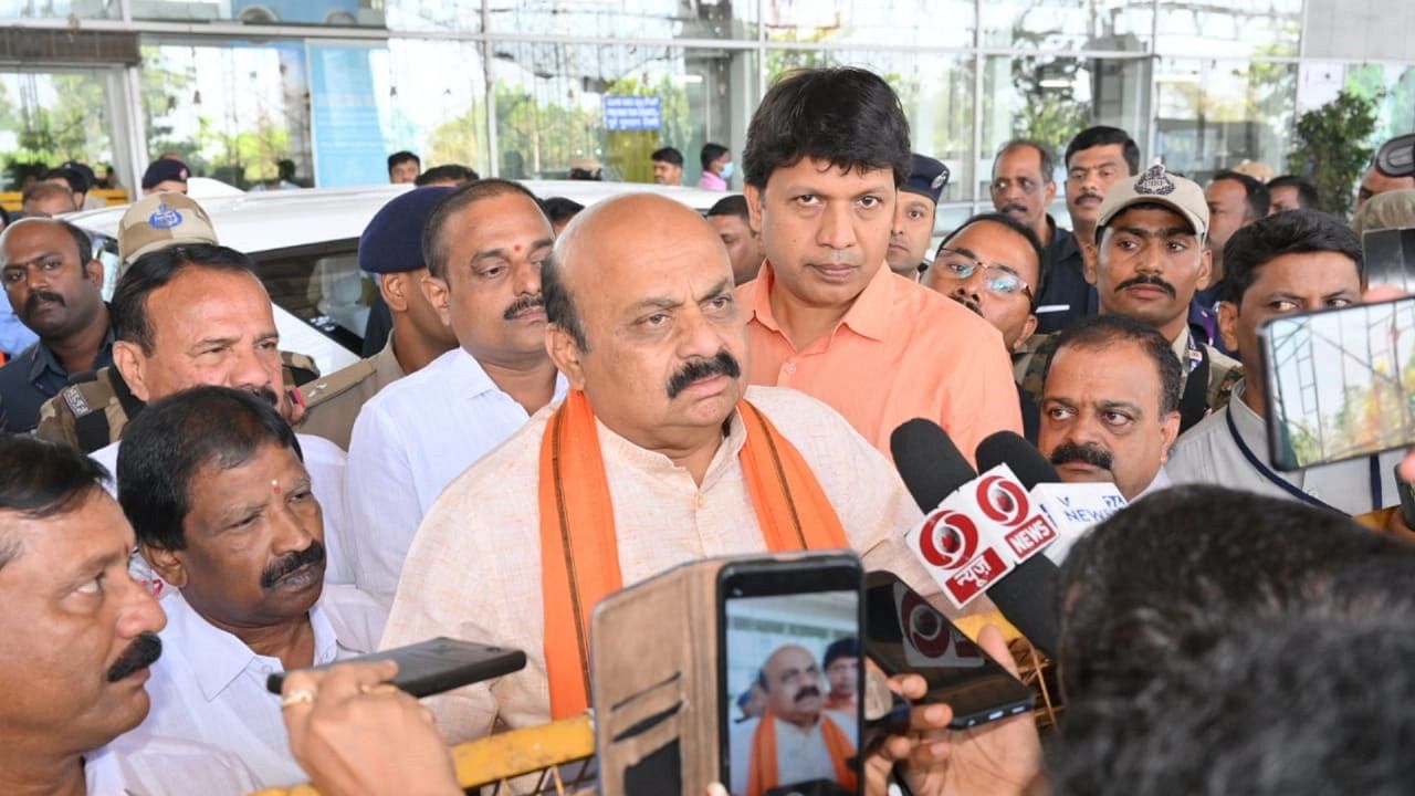 Chief Minister Basavaraj Bommai seen interacting with mediapersons at Mangaluru International Airport (MIA) after arriving in a special chartered plane from Bengaluru on Saturday. Credit: DH Photo