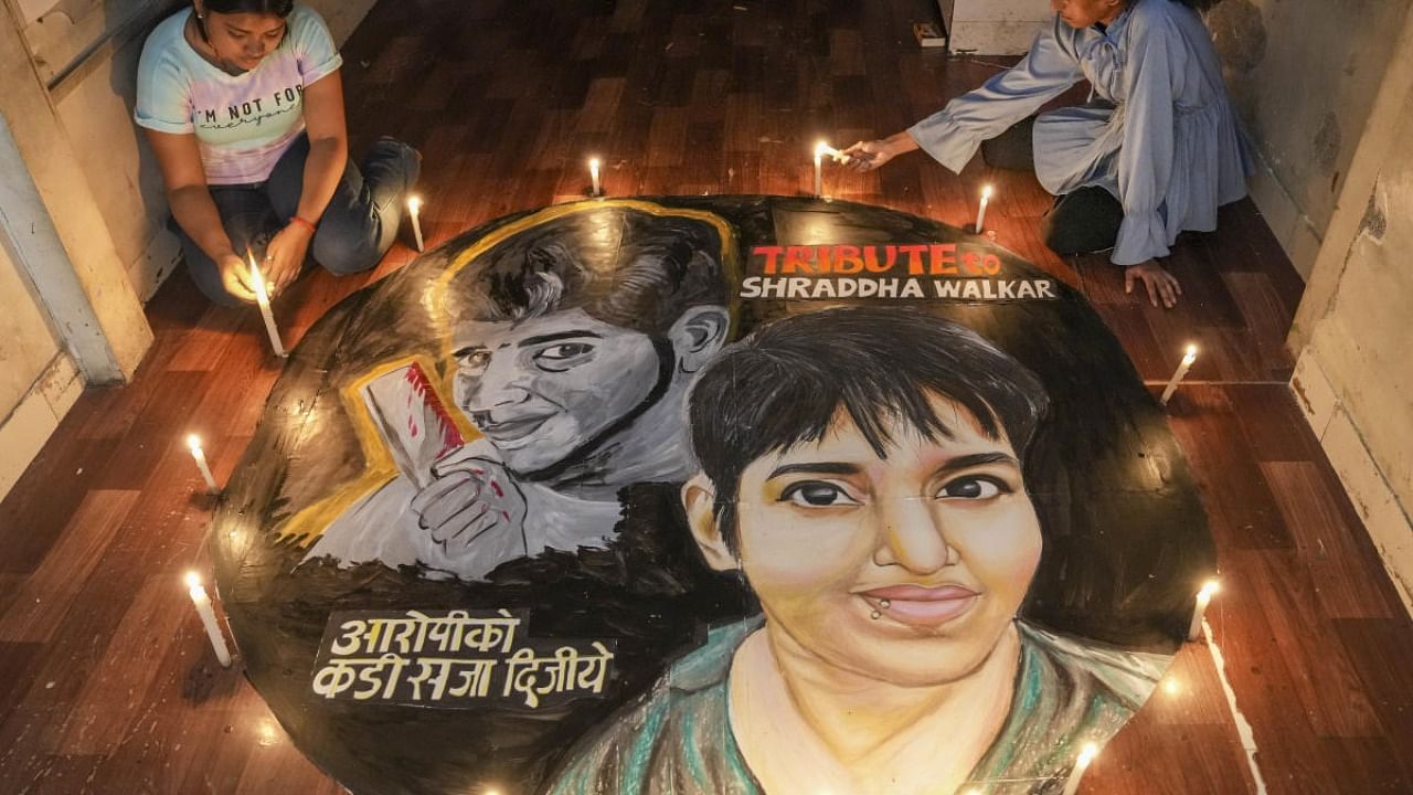 Students from the Gurukul Art School pay tribute to Shraddha Walker, who was murdered by her boyfriend Aftab Ameen Poonawala in Delhi, in Mumbai. Credit: PTI Photo