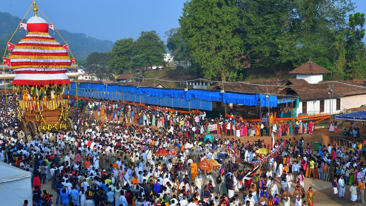 Devotees take part in Champa Shashti Brahmarathotsava at Kukke Subrahmanya Temple on Sunday. Credit: DH Photo