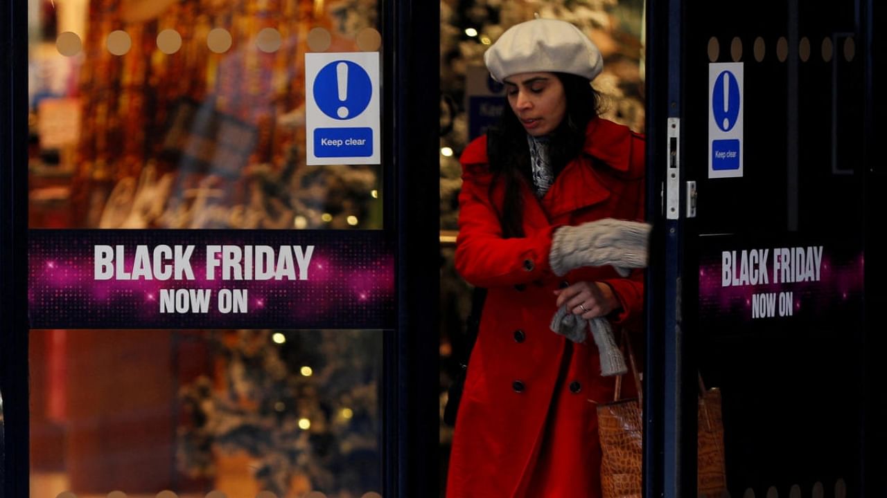 Britons will spend 8.7 billion pounds ($10.5 billion) over the Black Friday weekend (Nov. 25 to Nov. 28), according to research. Credit: Reuters Photo