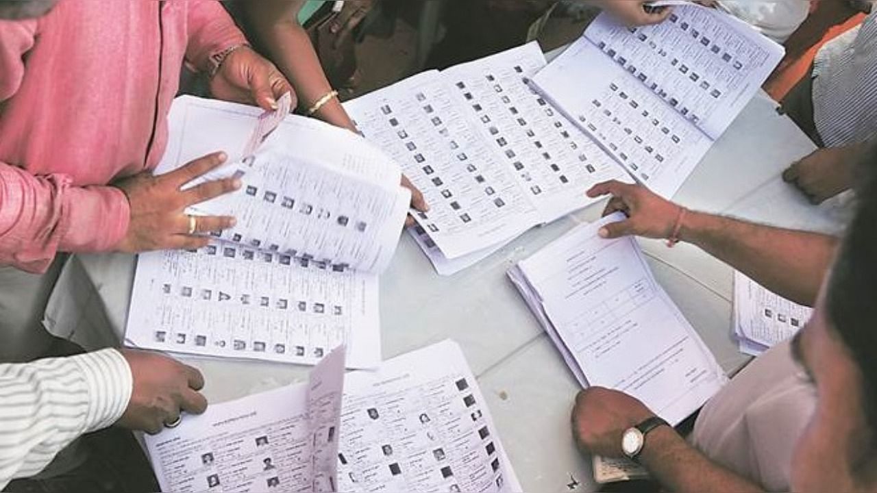 While 33,376 voters were removed from the voters’ list in Mahadevapura, the number stood at 14,679 at Shivajinagar and 16,231 in Chickpet. Credit: DH Photo