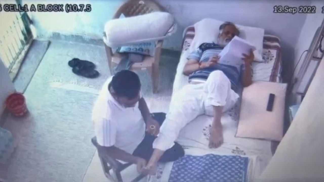 Screengrab from an earlier video of Satyendar Jain from jail. Credit: Twitter/@MittaVamsiBJP