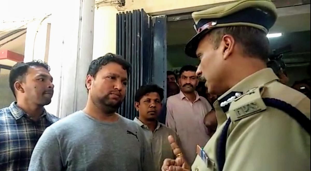 Joint Commissioner of Police (Crime) Alok Kumar speaks to history-sheeter 'Silent' Sunil. Credit: DH Photo