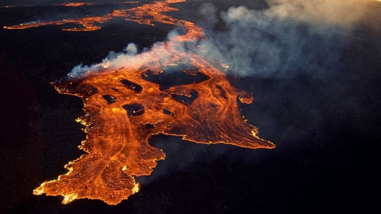 This aerial image released by the US Geological Survey (USGS) on November 28, 2022 courtesy of the National Weather Service, shows the lava in the summit caldera of Mauna Loa in Hawaii, which is erupting for the first time in nearly 40 years. Credit: AFP Photo/USGS