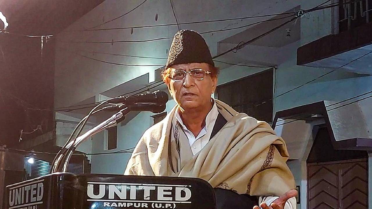 Samajwadi Party leader Azam Khan addresses an election campaign rally ahead of the Rampur Assembly constituency bypoll. Credit: PTI Photo