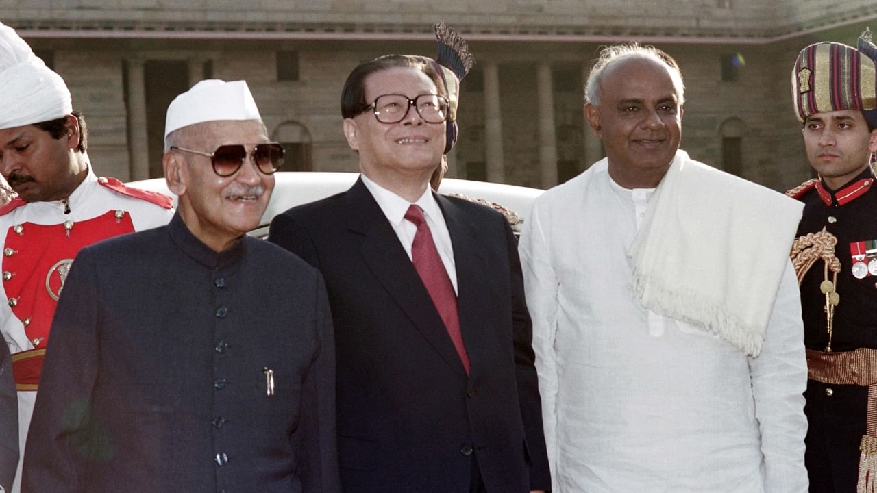 Chinese President Jiang Zemin (C) poses with Indian President Shankar Dayal Sharma (L) and Prime Minister H D Deve Gowda (R). Credit: AFP File Photo