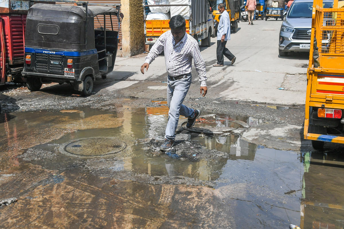 Merchants on SJP Road say they have lost customers because they cannot walk amid the sludge and stink. DH Photo
