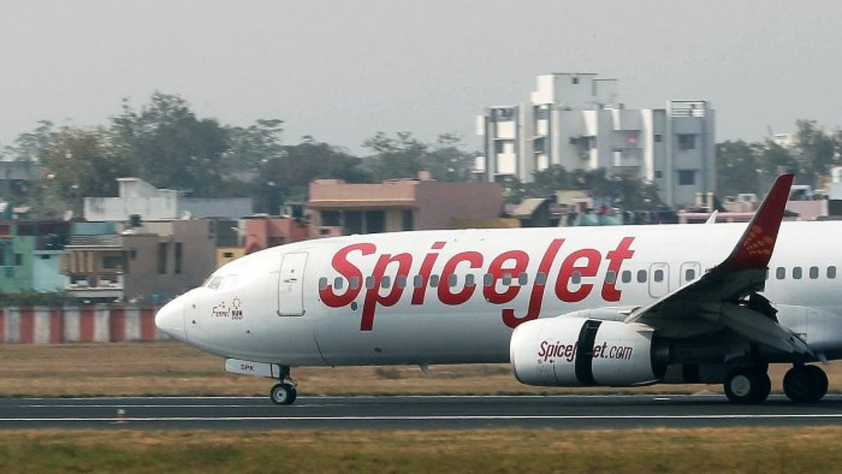 SpiceJet flight with 197 passengers onboard makes emergency landing at ...