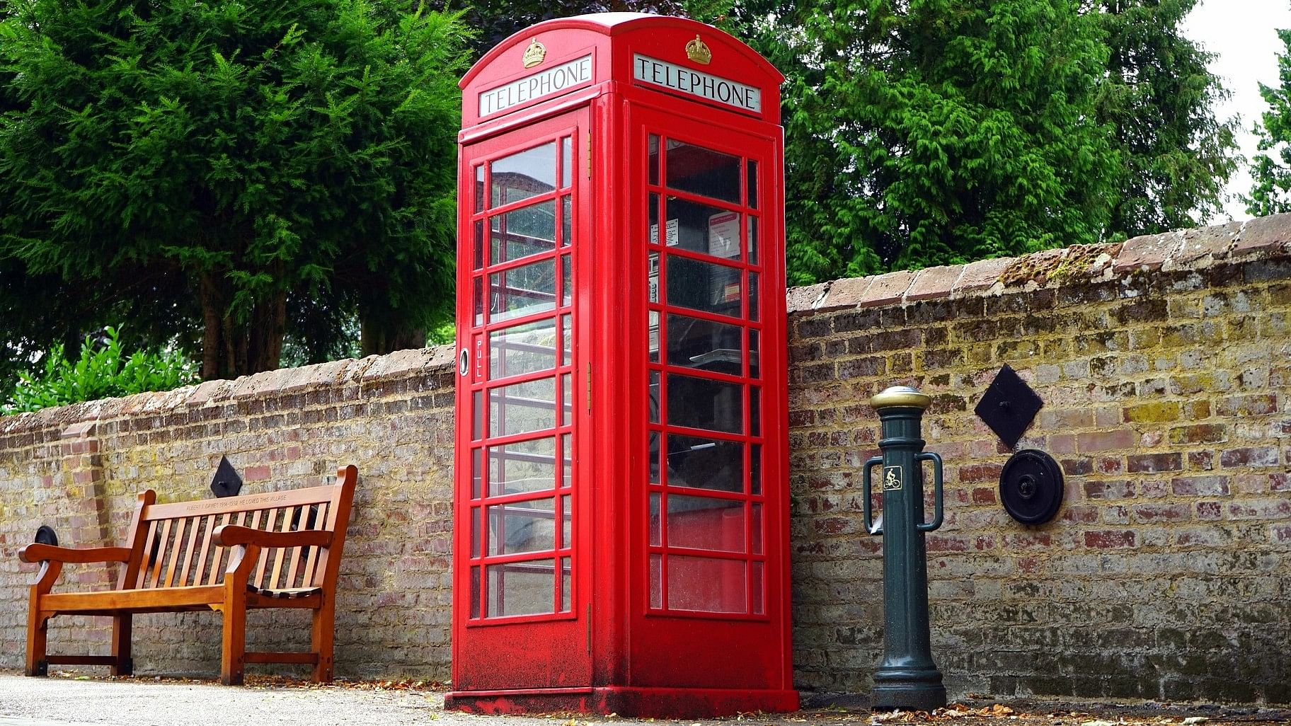 Red phone box. Credit: Pixabay Photo