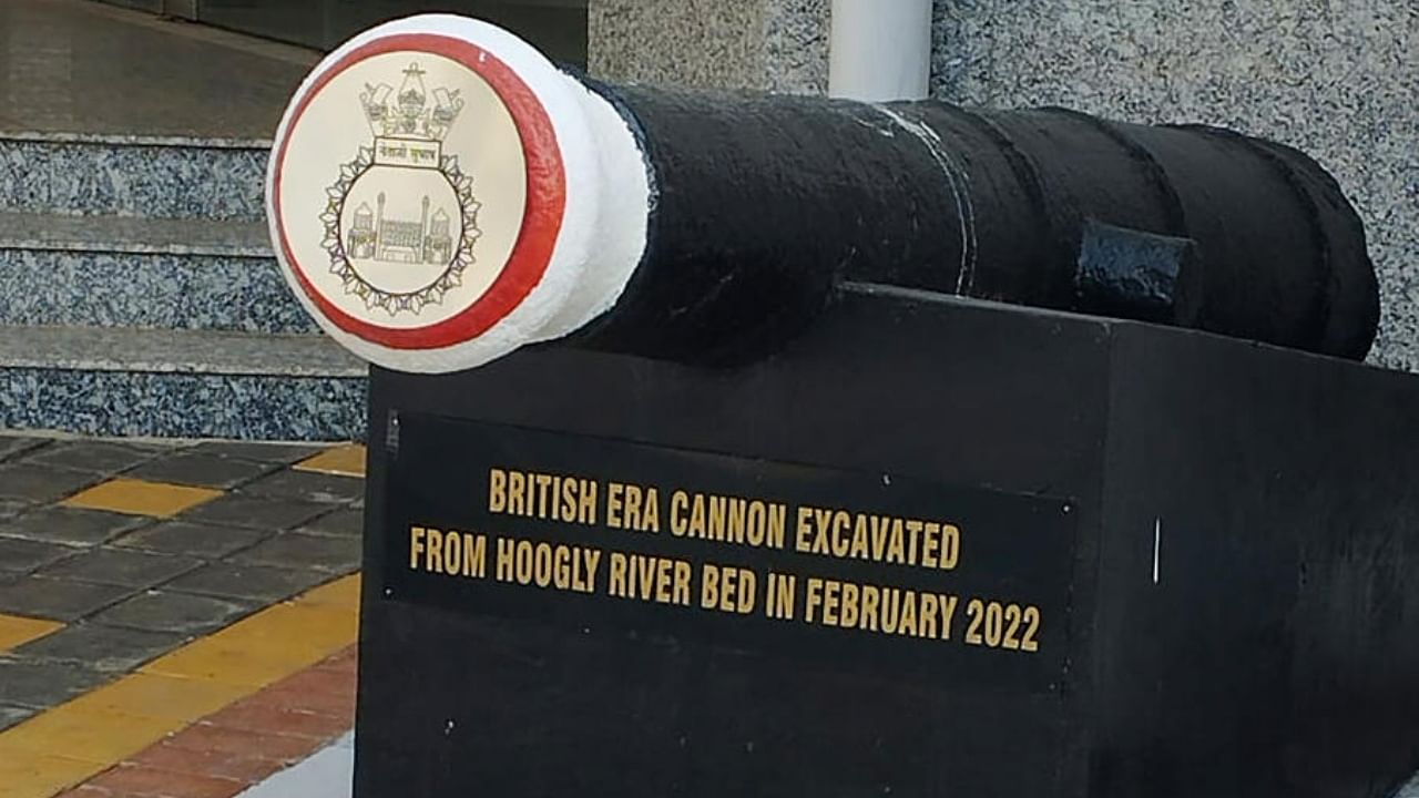 A cannon, probably of World War I, discovered by the Navy from the river bank in Kolkata. Credit: PTI Photo