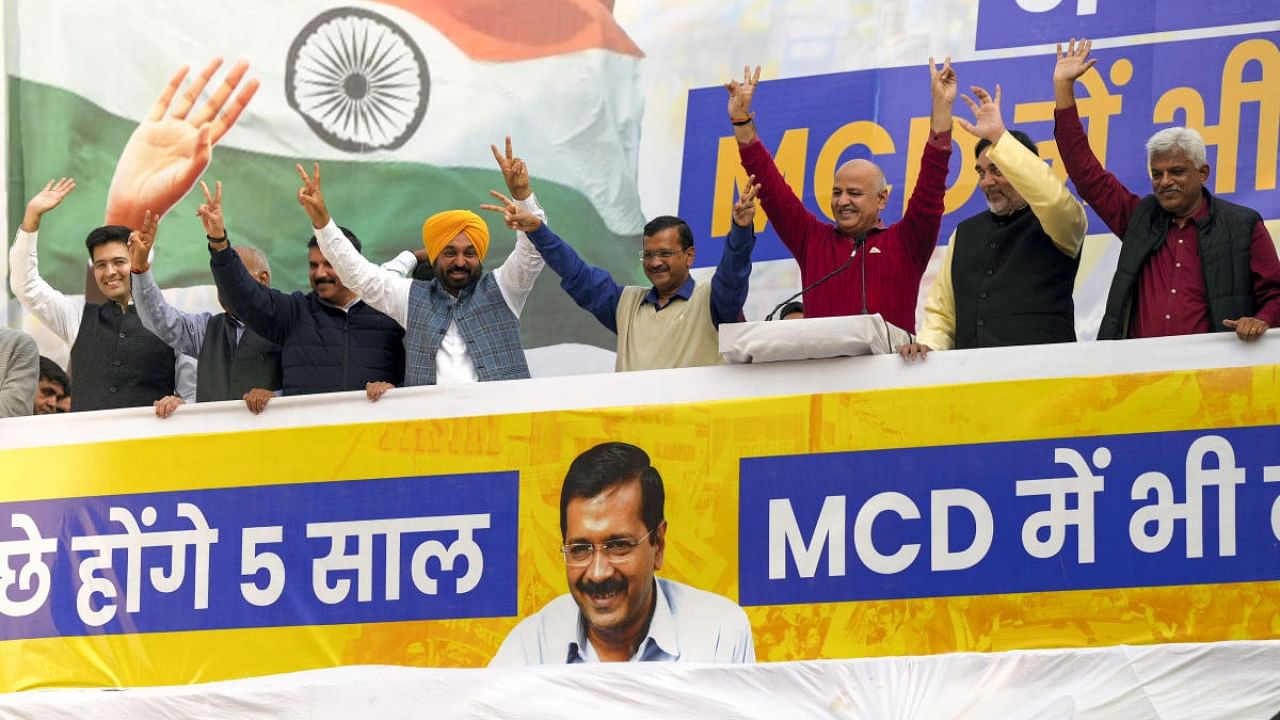 Delhi Chief Minister and Aam Aadmi Party (AAP) convener Arvind Kejriwal with Punjab CM Bhagwant Mann, Delhi Deputy CM Manish Sisodia, Delhi Environment Minister Gopal Rai and other leaders during celebrations after AAP crossed the majority mark in the MCD polls, at the party headquarters in New Delhi. Credit: PTI Photo