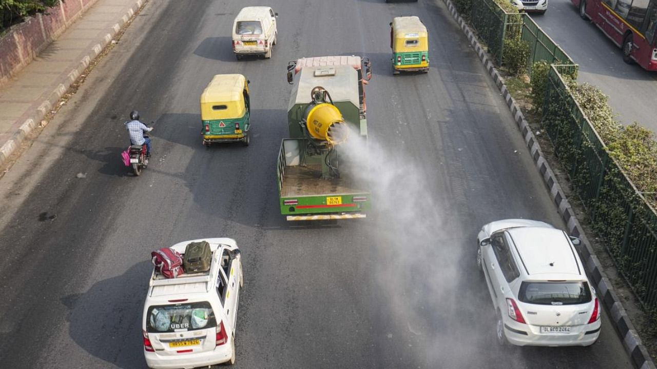 An anti-smog gun being used to spray water droplets to curb air pollution, in New Delhi. Credit: PTI File Photo