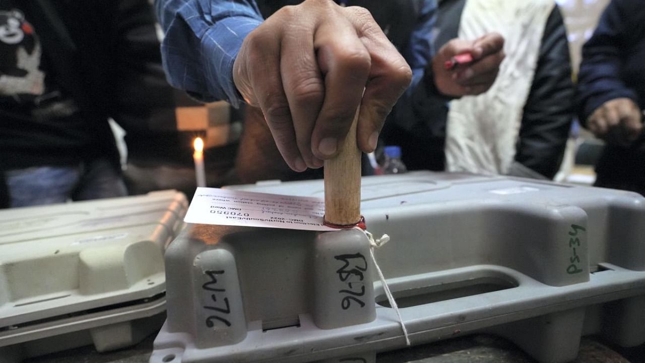 Poll officials seal EVMs after end of voting for the Municipal Corporation of Delhi (MCD) elections, at a polling station in Old Delhi, Sunday, Dec. 4, 2022. Credit: PTI Photo