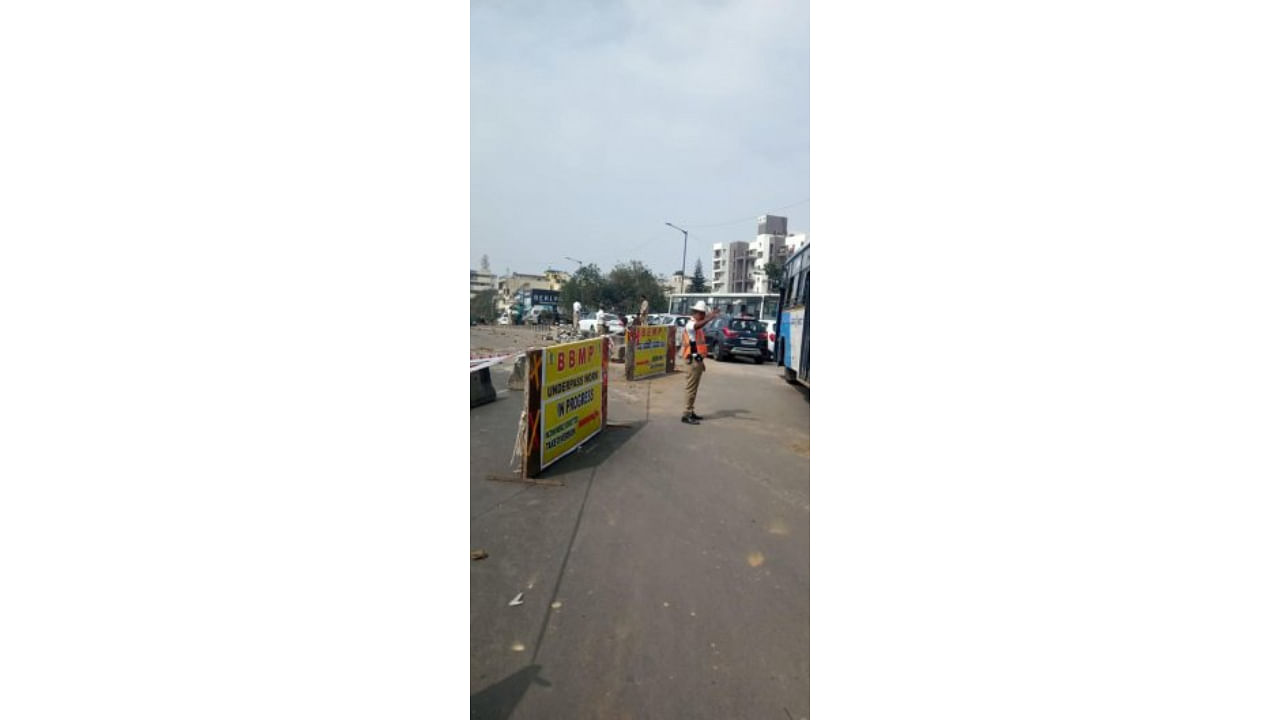 A traffic policeman regulates vehicular movement at the Marathahalli Junction. Credit: Police Handout