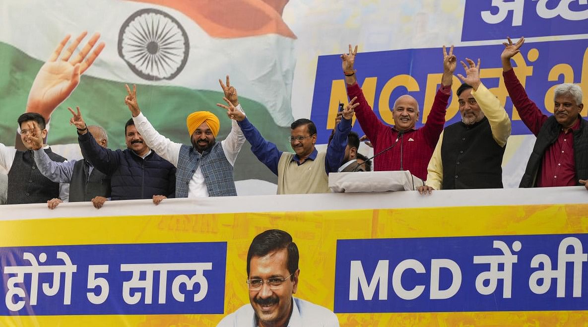 Delhi Chief Minister and Aam Aadmi Party (AAP) convener Arvind Kejriwal with Punjab CM Bhagwant Mann, Delhi Deputy CM Manish Sisodia attend MCD Polls' victory celebration in Delhi. Credit: PTI